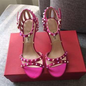 발렌티노 락스터드 스트랩 샌들힐