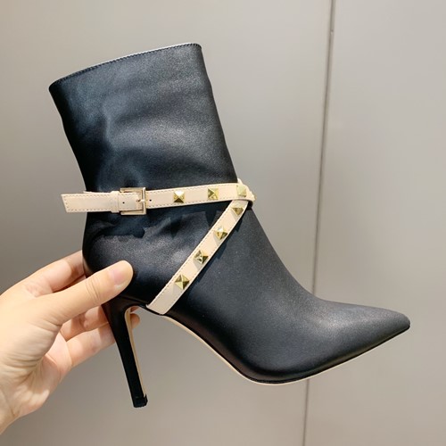 발렌티노 락스터드 앵클부츠