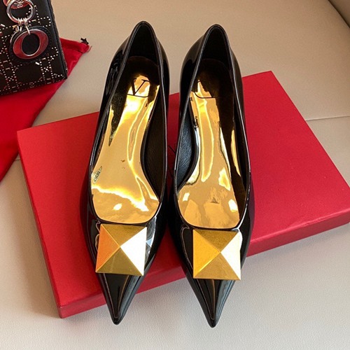 발렌티노 락스터드 펌프스