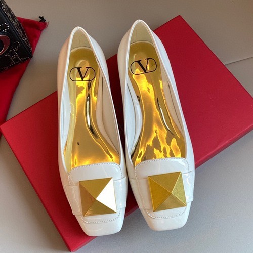 발렌티노 락스터드 플랫슈즈