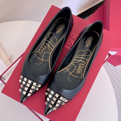 발렌티노 락스터드 플랫슈즈