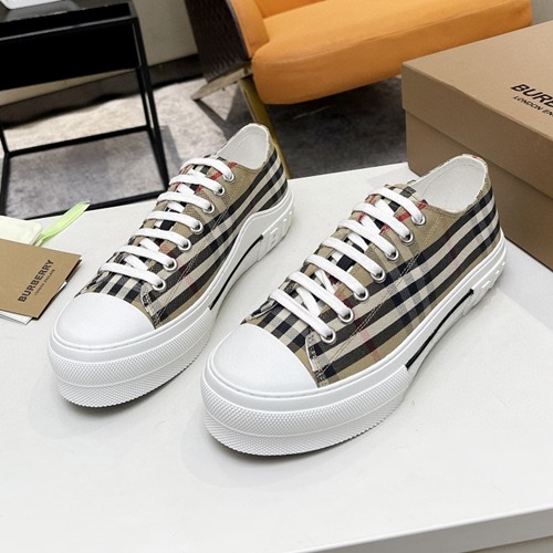 버버리 캔버스 남.여 로우탑 스니커즈