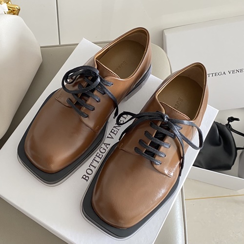 보테가 베네타 윙팁 통굽 로퍼