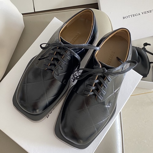 보테가 베네타 윙팁 통굽 로퍼