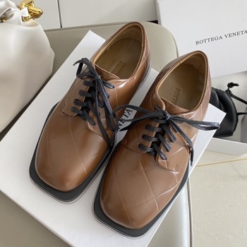 보테가 베네타 윙팁 통굽 로퍼