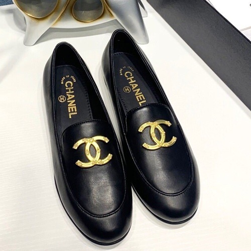 샤넬 C로고 로퍼