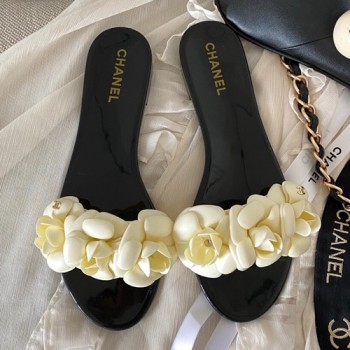 샤넬 까멜리아 코사지 젤리슈즈