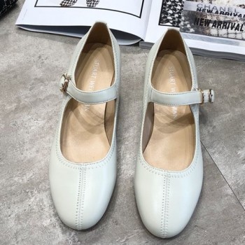 스튜어트 와이츠먼 메리제인 펌프스