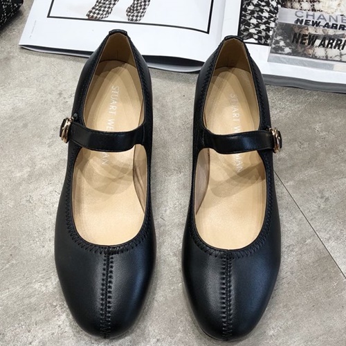 스튜어트 와이츠먼 메리제인 펌프스