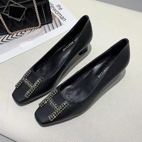 스튜어트 와이츠먼 펌프스