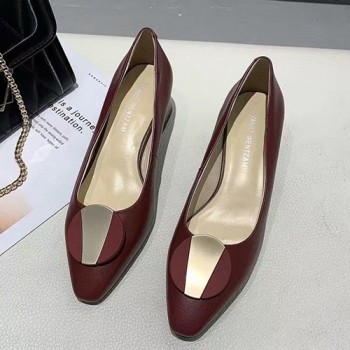 스튜어트 와이츠먼 펌프스