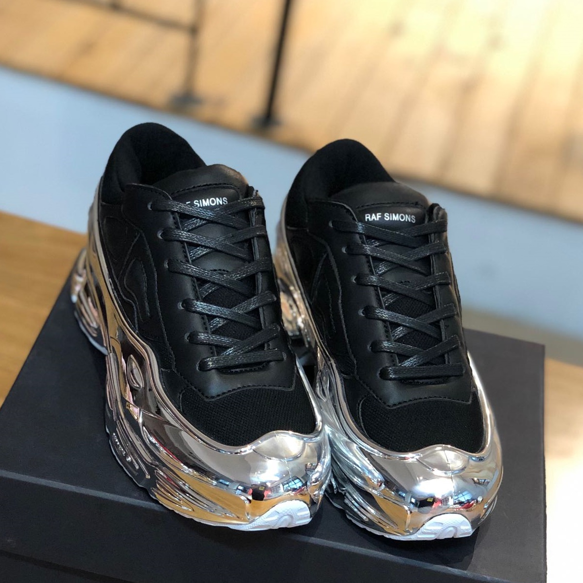 아디다스 바이 라프시몬스 스니커즈