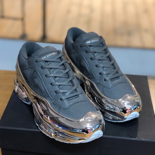 아디다스 바이 라프시몬스 스니커즈