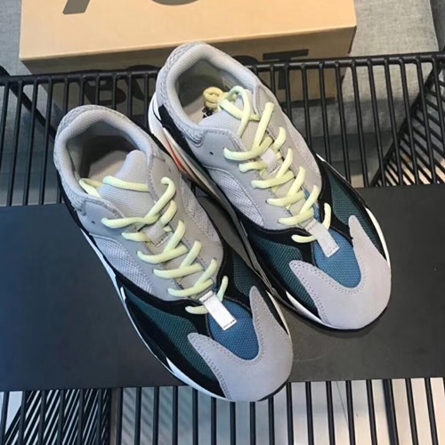 아디다스 이지부스트 700 웨이브러너