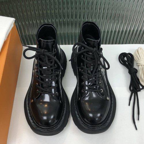 알렉산더 맥퀸 트레드 레이스업 부츠