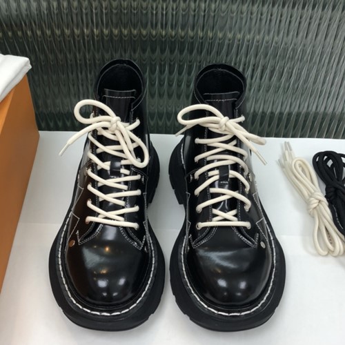 알렉산더 맥퀸 트레드 레이스업 부츠