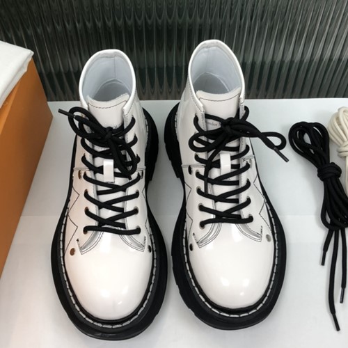 알렉산더 맥퀸 트레드 레이스업 부츠