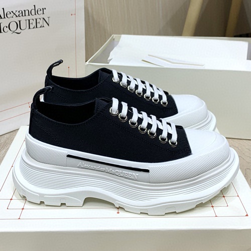 알렉산더 맥퀸 트레드슬릭 레이스업 스니커즈