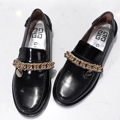 지방시 체인 로퍼