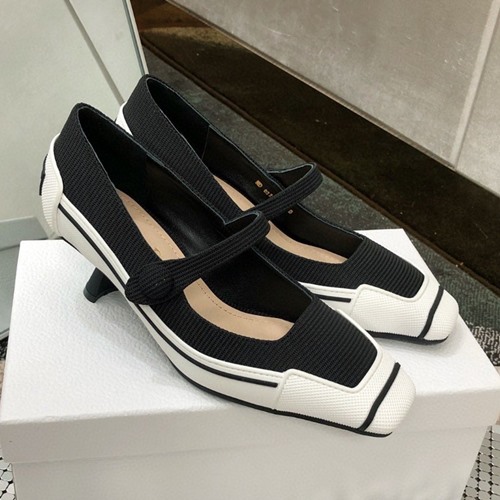 테크니컬 페브릭 펌프스