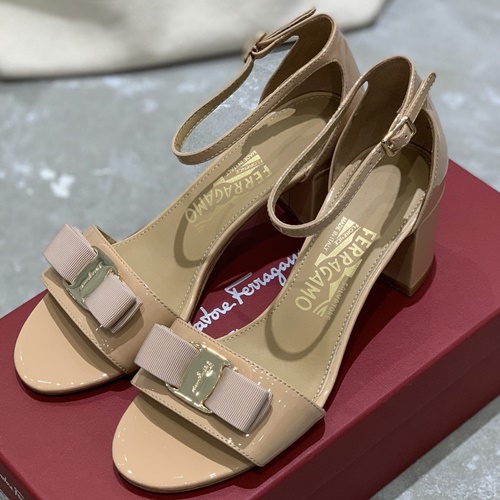 페라가모 가비나 리본 샌들