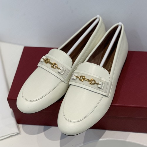 페라가모 간치니 로고 버클 로퍼