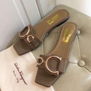 페라가모 간치니 로고 슬리퍼,뮬