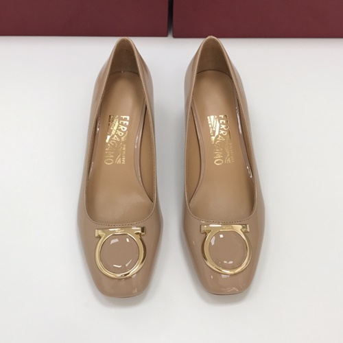 페라가모 간치니 로고 펌프스