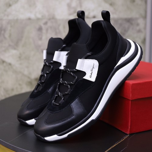 페라가모 남성용 스니커즈