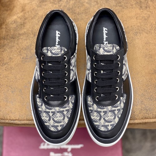 페라가모 남성용 스니커즈