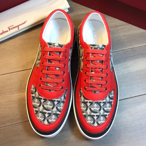 페라가모 남성용 스니커즈