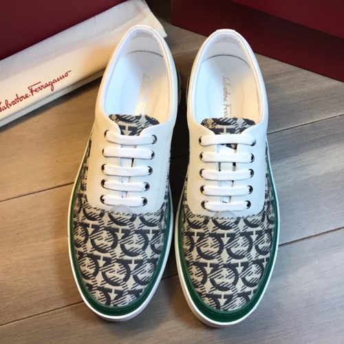 페라가모 남성용 스니커즈