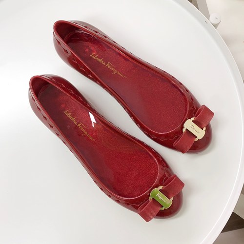 페라가모 리본 젤리슈즈