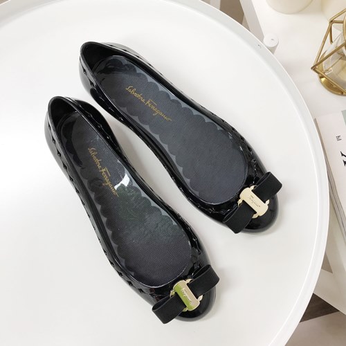 페라가모 리본 젤리슈즈