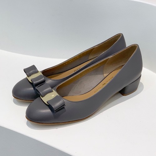 페라가모 바라 리본 펌프스