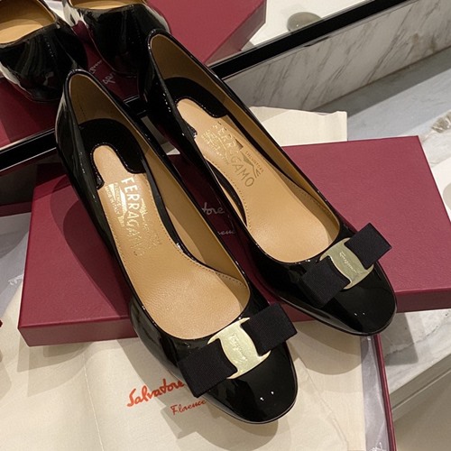 페라가모 바라 리본 펌프스