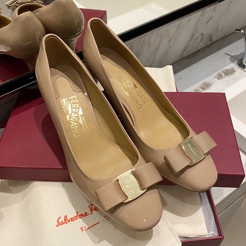 페라가모 바라 리본 펌프스