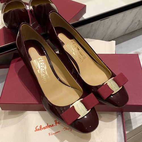 페라가모 바라 리본 펌프스