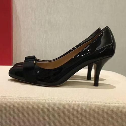 페라가모 바라 리본 펌프스