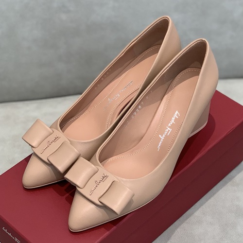 페라가모 비바 미들힐 펌프스