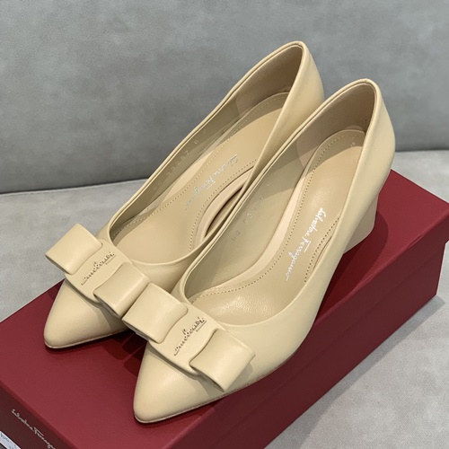 페라가모 비바 미들힐 펌프스