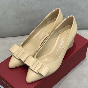 페라가모 비바 미들힐 펌프스