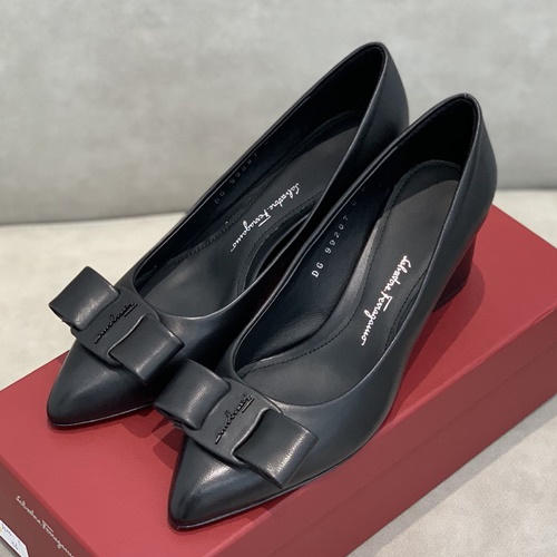 페라가모 비바 미들힐 펌프스