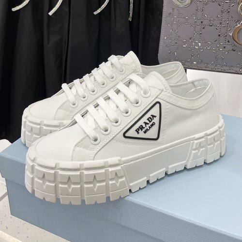 프라다 나일론 개버딘 휠 스니커즈