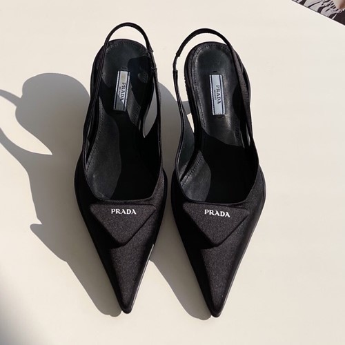 프라다 삼각로고 브러시드 슬링백