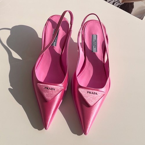 프라다 삼각로고 브러시드 슬링백