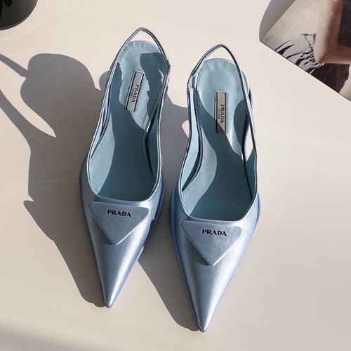 프라다 삼각로고 브러시드 슬링백