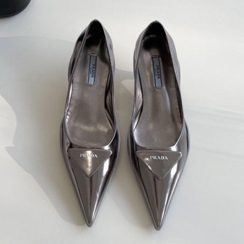 프라다 삼각로고 펌프스