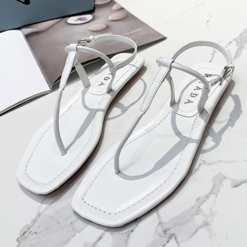 프라다 스트랩 샌들