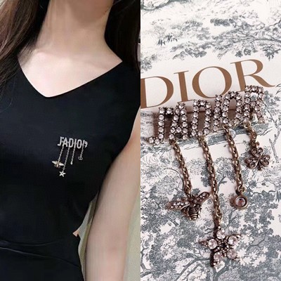 디올 로고 브로치